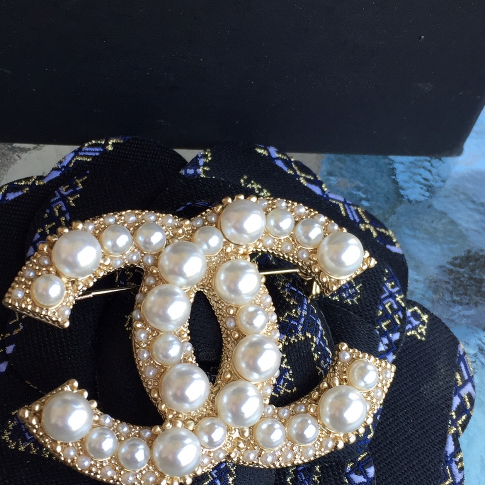 Chanel Brooch Pearls Authentic
